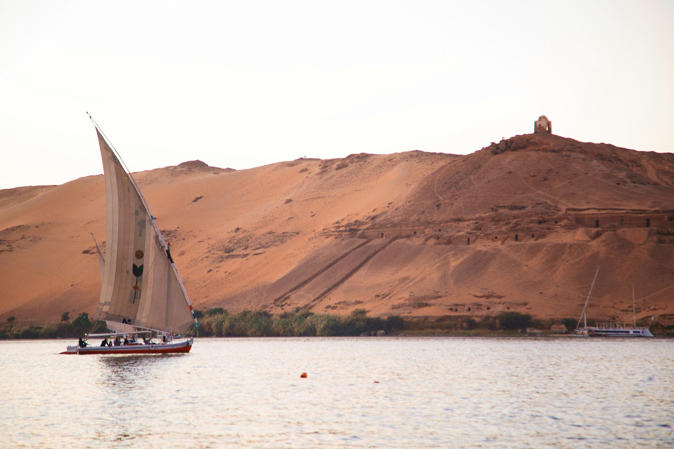 explore the beauty of egypt with a mesmerizing nile cruise. discover ancient wonders and immerse yourself in the rich history of this iconic river.